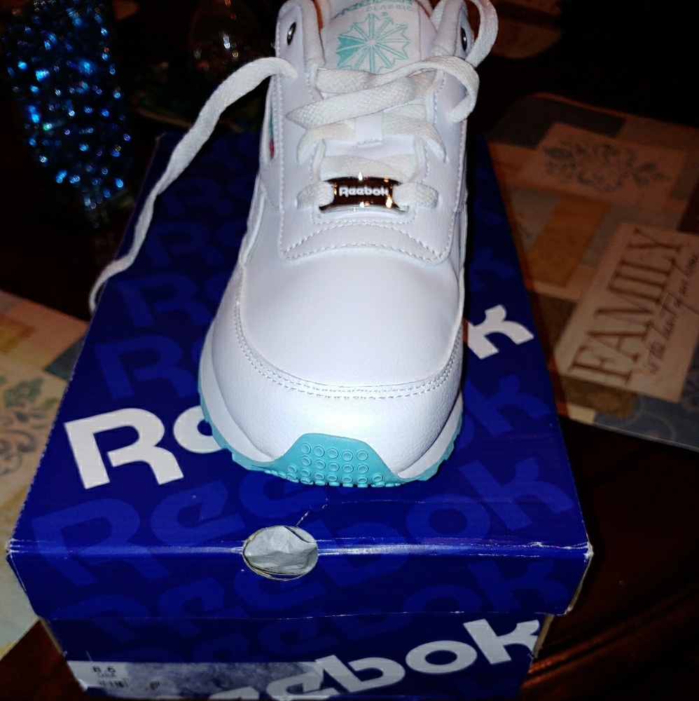 Women's 8 and 1/2 Reebok Classic